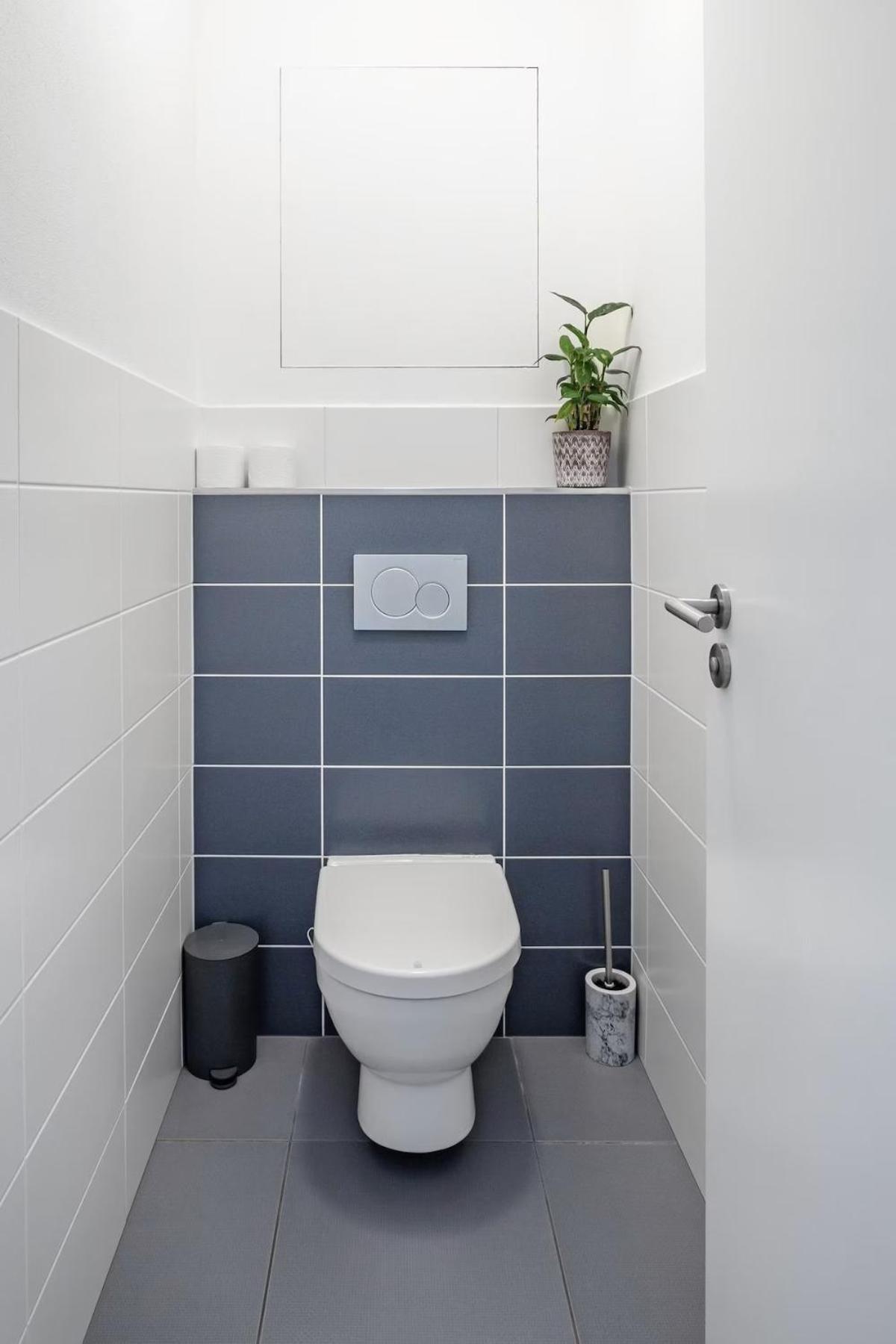 Centre, Balcony, Ac & Lift